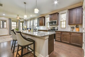 Apartment (1 Bedroom) | Interior - Couples Retreat Near Trails & Blue Ridge Pkwy! (Black Mountain)