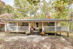 Interior - Families Welcome! Home w/ Fire Pit in Soddy-daisy (Soddy-Daisy)