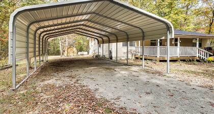 Families Welcome! Home w/ Fire Pit in Soddy-daisy