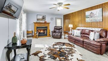 House (3 Bedrooms) | Front of property