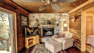 House (5 Bedrooms) | Interior