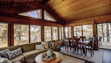 House (5 Bedrooms) | Interior