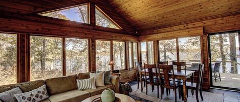 House (5 Bedrooms) | Interior