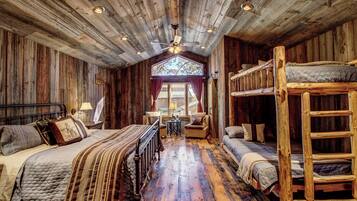 House (5 Bedrooms) | Interior