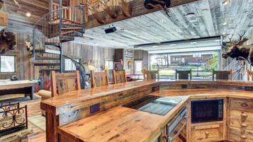 House (5 Bedrooms) | Interior