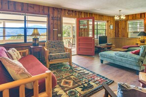 Interior - Beautiful Cold Mountain Views! Canton Cabin (Canton)