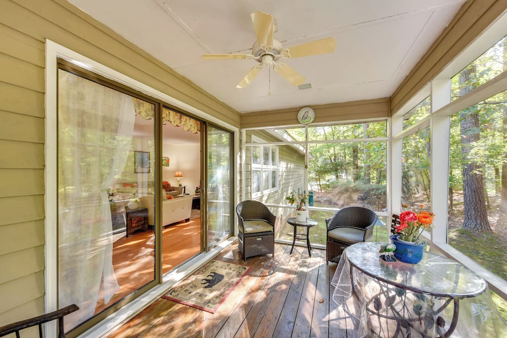 Peaceful Retreat! Carolina Trace Home w/ Porch - Cumnock, NC