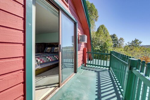 Million-dollar Mtn Views: Cozy Home in Franklin!
