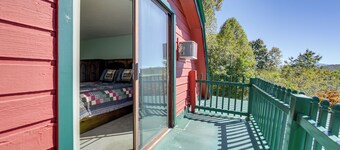 Million-dollar Mtn Views: Cozy Home in Franklin!