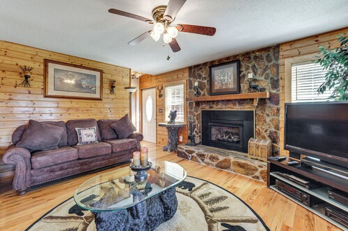 Million-dollar Mtn Views: Cozy Home in Franklin!