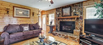 Million-dollar Mtn Views: Cozy Home in Franklin!