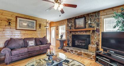 Million-dollar Mtn Views: Cozy Home in Franklin!