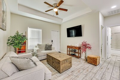2 Mi to DHR Health: Commuter-friendly Pharr Apt
