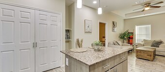 2 Mi to DHR Health: Commuter-friendly Pharr Apt