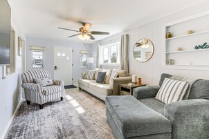 House (3 Bedrooms) | Front of property