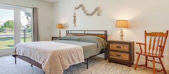 Boat Dock & Yard: Waterfront Okeechobee Retreat