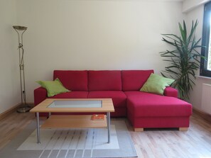 TV - Apartment 'Vollmarshausen' with Shared Garden and Wi-Fi (Lohfelden)