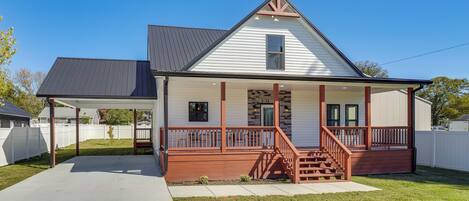 House (4 Bedrooms) | Front of property