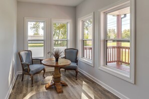 House (4 Bedrooms) | Interior