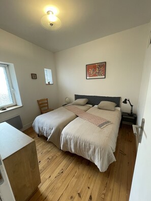 2 bedrooms, iron/ironing board, free WiFi, bed sheets - Le bonpland, centre ville, LR122 (La Rochelle)