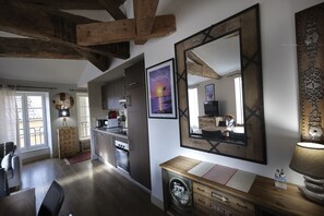 Jääkaappi, mikroaaltouuni, uuni, astianpesukone