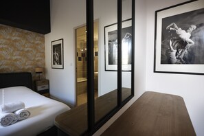 Silitysrauta/-lauta, ilmainen Wi-Fi, vuodevaatteet