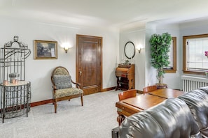 Apartment (2 Bedrooms) | Interior - Striking Tudor Revival in Five Points District! (Toledo)