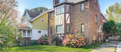 Apartment (2 Bedrooms) | Front of property