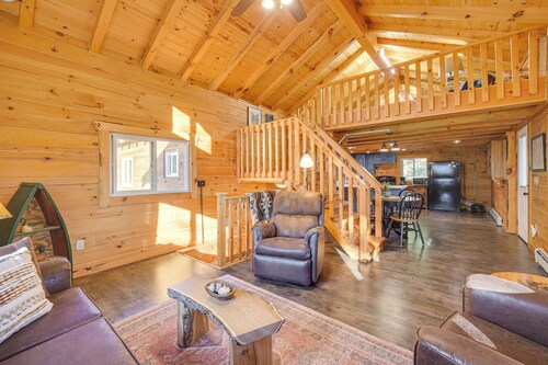 Northwoods Nature Escape! Lakefront Hayward Cabin
