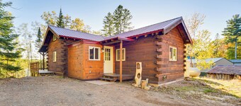 Northwoods Nature Escape! Lakefront Hayward Cabin
