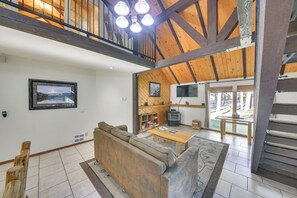 House (3 Bedrooms) | Interior - 1 Mi to Dtwn Libby: Peaceful Home w/ Creek Access! (Libby)