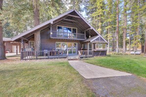 House (3 Bedrooms) | Interior - 1 Mi to Dtwn Libby: Peaceful Home w/ Creek Access! (Libby)