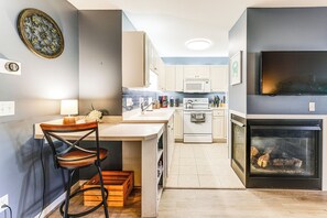 Interior - 2 Mi to Bethany Beach Boardwalk! Townhome w/ Pool (Frankford)