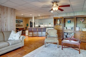 Apartment (2 Bedrooms) | Interior - Furnished Patio & Dock: Lakefront Apt in Chapin (Chapin)