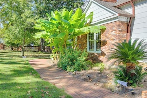 Apartment (2 Bedrooms) | Interior - Furnished Patio & Dock: Lakefront Apt in Chapin (Chapin)
