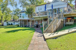 Apartment (2 Bedrooms) | Interior - Furnished Patio & Dock: Lakefront Apt in Chapin (Chapin)