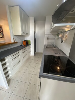 Réfrigérateur, micro-ondes, four, lave-vaisselle