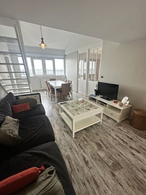 TV - Salty Home, vue sur la Marina, LR133 (La Rochelle)