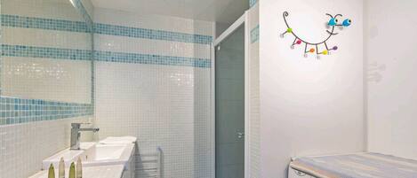 Regadera y secadora de cabello