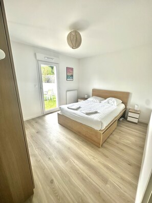 Bügeleisen/Bügelbrett, kostenloses WLAN, Bettwäsche