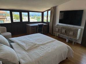 4 Schlafzimmer, Zimmersafe, Schreibtisch, Reisekinderbett