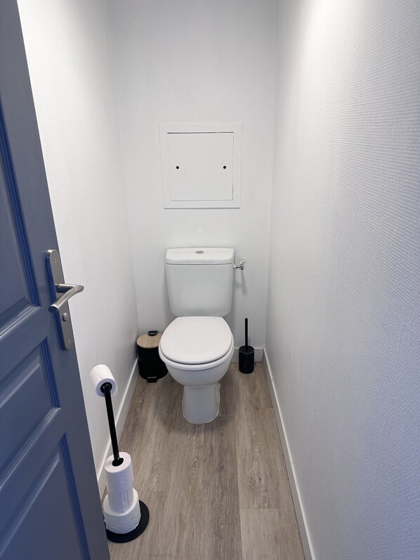 SĂšche-cheveux, serviettes fournies