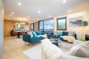 Televisión, chimenea, videojuegos