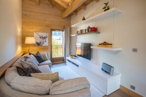 Fernseher, Kamin, Videospiele, Stereoanlage