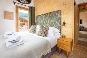 3 habitaciones, tabla de planchar con plancha y cuna de viaje 
