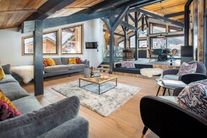 Fernseher, Kamin, Videospiele, Arbeitsbereiche