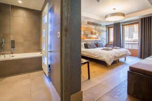 5 habitaciones, tabla de planchar con plancha y cuna de viaje 