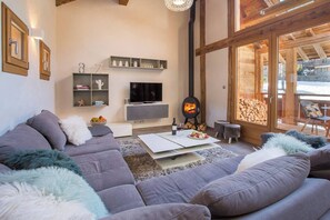 Fernseher, Kamin, Videospiele, Arbeitsbereiche