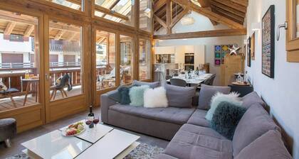 Chalet Du Vieux Bois hosted by More Mountain | Luxury 4 Bed 4 Bath | Sleeps 10. Townhouse Chalet in central Morzine with large terrace and spacious design and layout. Family friendly with All Mod Cons. Only 5 mins walk to Ski Lifts.