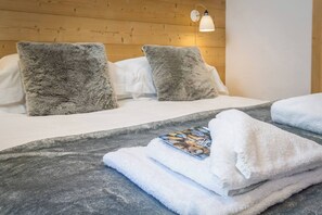4 Schlafzimmer, Bügeleisen/Bügelbrett, Reisekinderbett, kostenloses WLAN
